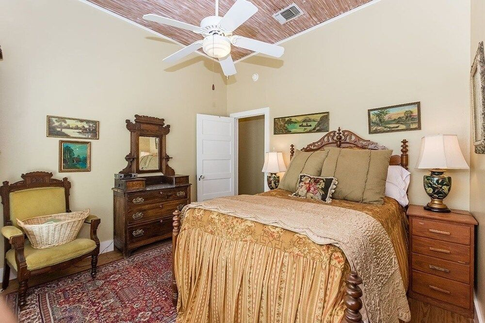 Fischer 3 Bedroom Farmhouse by RedAwning