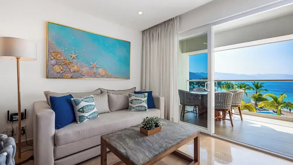 Oceanfront 1BR with Balcony & Pool