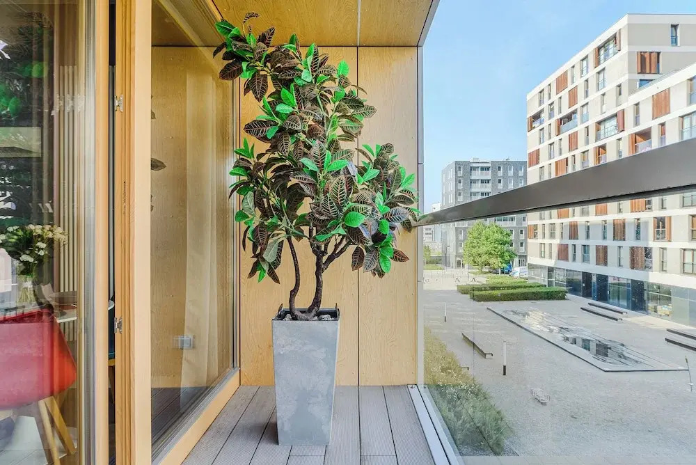 Lumina lux apart near railway station