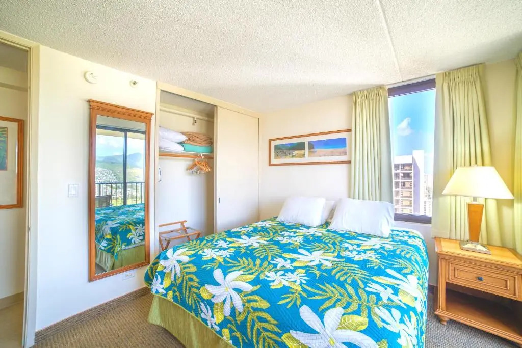 36th Floor with Beautiful Mountain Views | 1 Block to Beach | Free Parking & WIFI