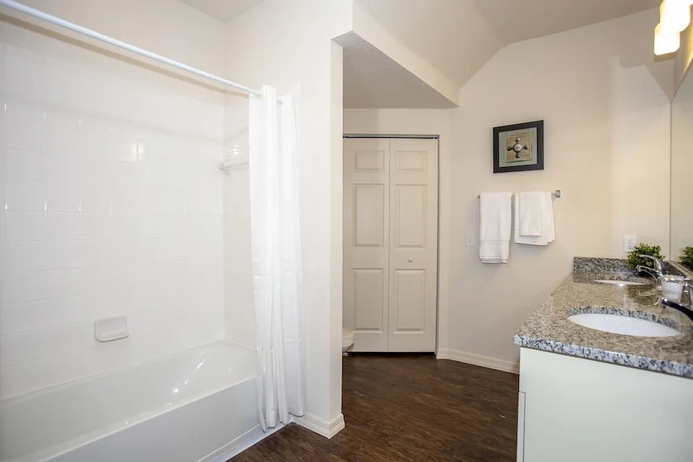 3220 West Lucaya Resort 77280 / 77292