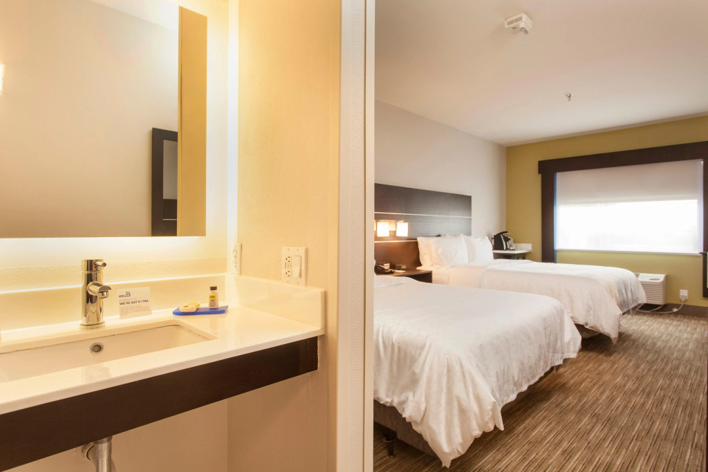 Holiday Inn Express & Suites