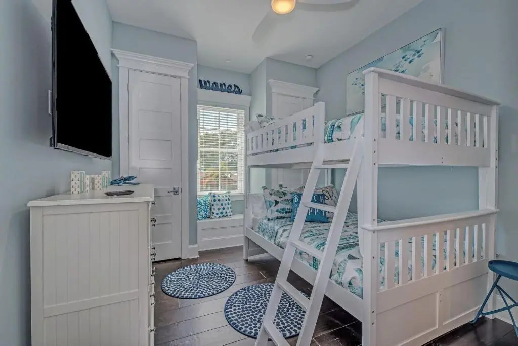 4 bed 4 and a half bath SLEEPS 10 elevator Heated Pool Spa Free WiFi boat dock