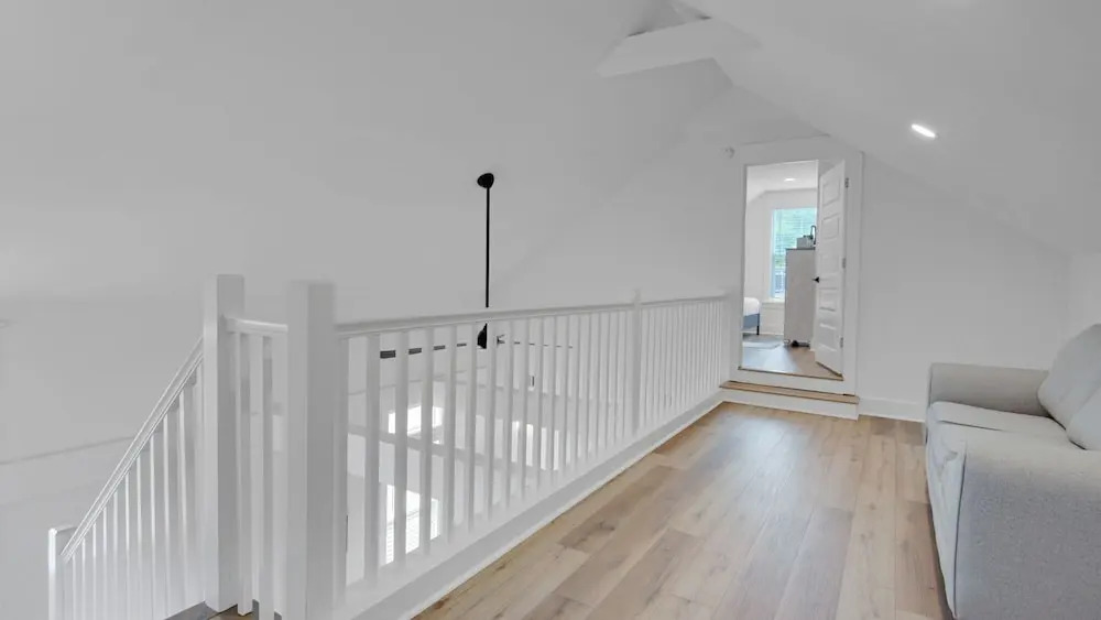 Fully Updated Beach Retreat; Minutes to Eastern Lake & Beaches