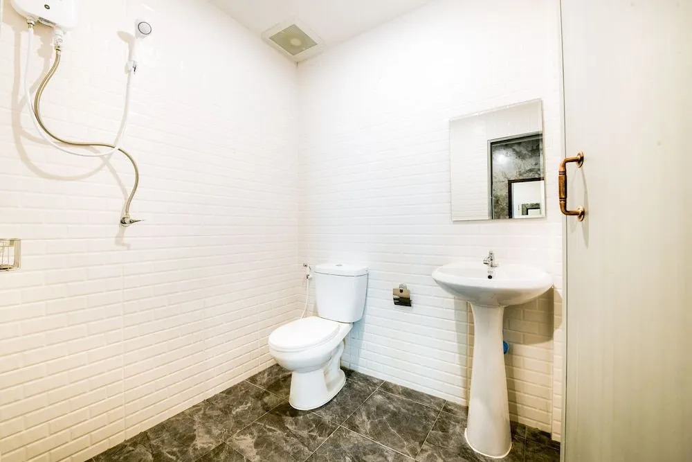 OYO 347 Southside Residence