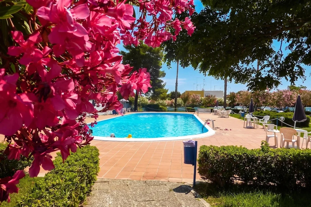 Villetta Relax with pool in residence