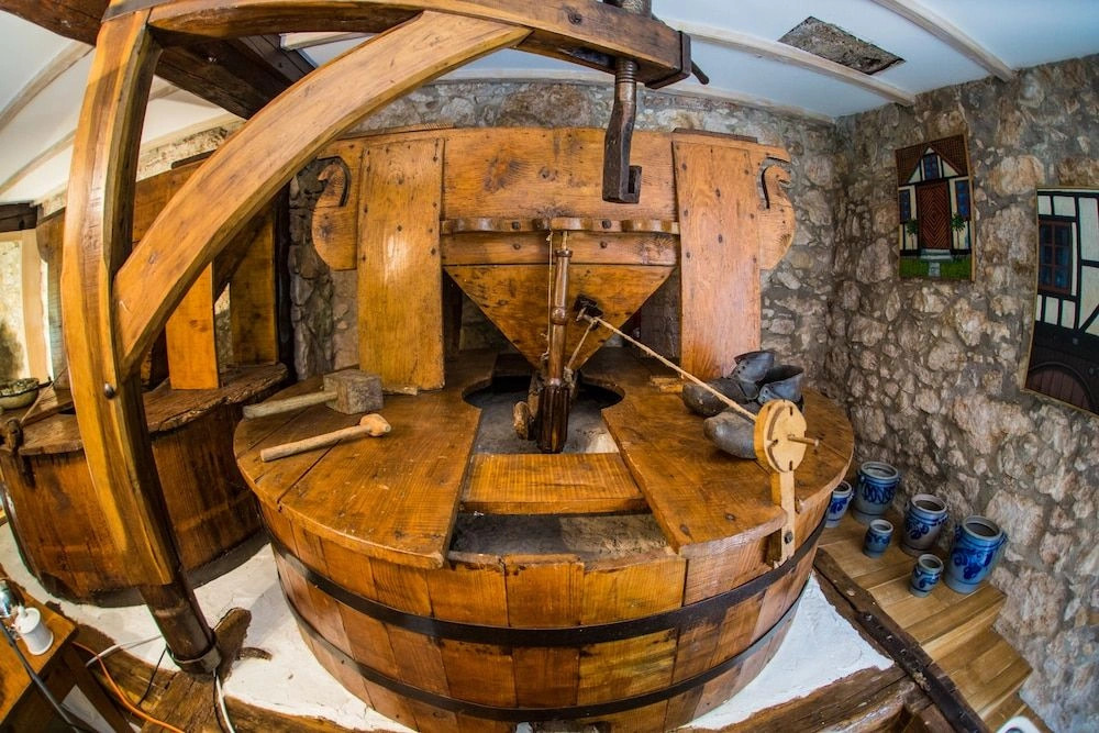 Moulin dentre les roches