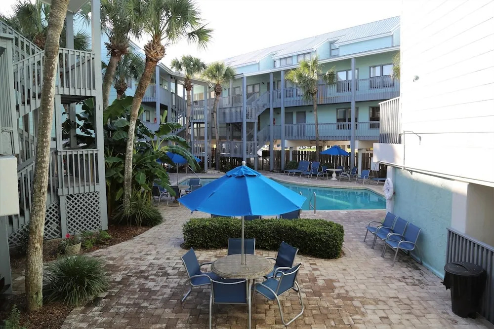 Ocean Reef 802 3 Bedroom Townhouse by RedAwning