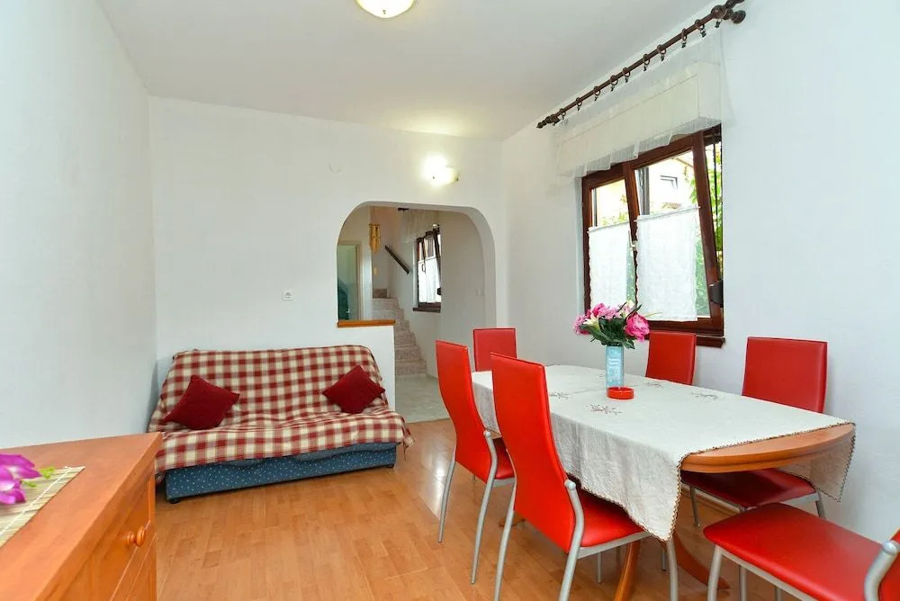 Apartment 623