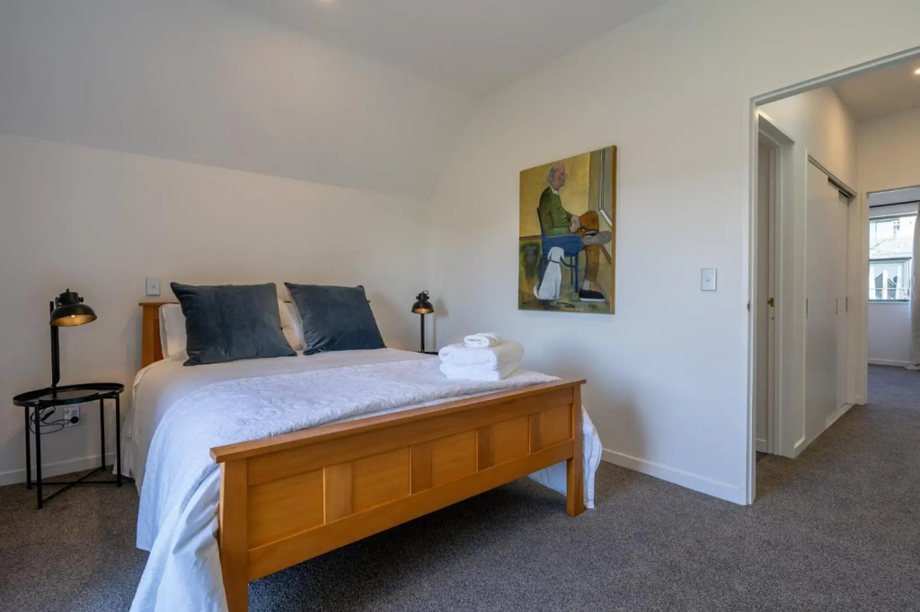 Chester Street West Apartment