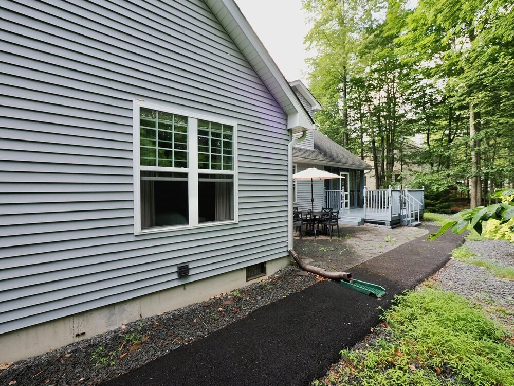 Pocono Lake Getaway Pool, Tennis, Skiing Nearby! 3 Bedroom Home by RedAwning