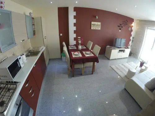 Apartments and Rooms Tino
