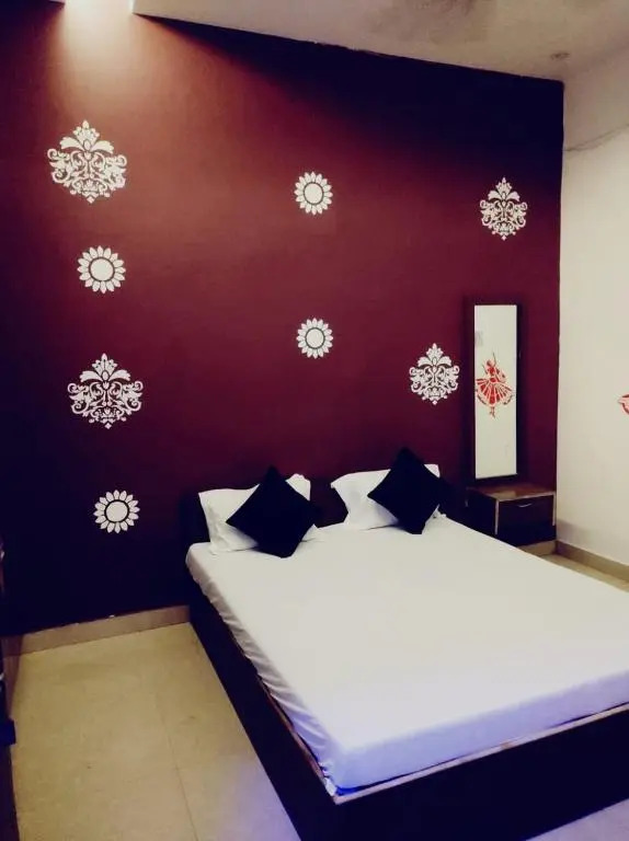 Red Stone Hotel