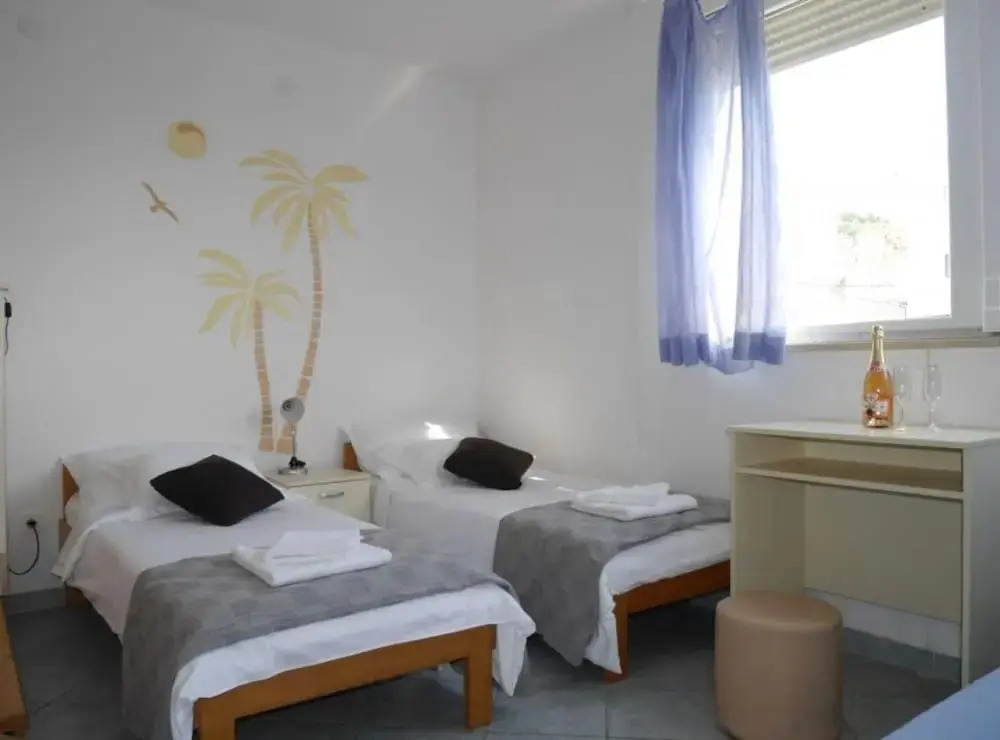 Dugi Rat Seaside Apartments