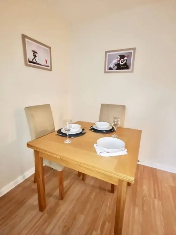 Central 1 Bedroom Stokes Croft Flat With Parking