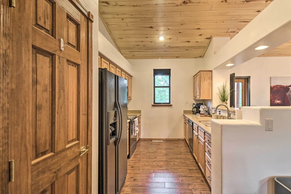 Show Low 'a-to-z Cabin' With Deck & Gas Grill!