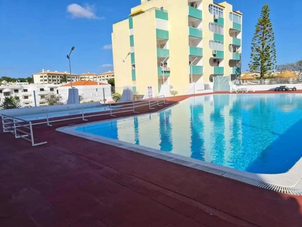 One bedroom appartement with city view shared pool and furnished garden at Vilamoura Quarteira 1 km away from the beach