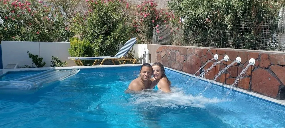 Captain Lazaros Detached Beach Villa and Suites