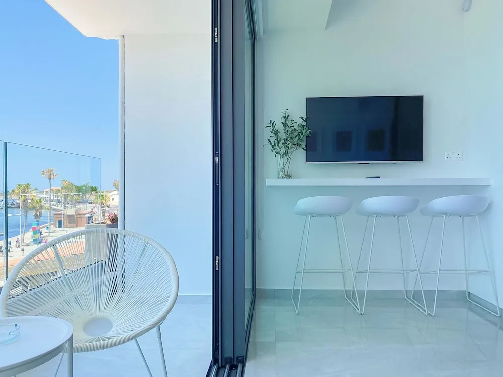 Phaedrus Living Marina Sea  214 Emerald