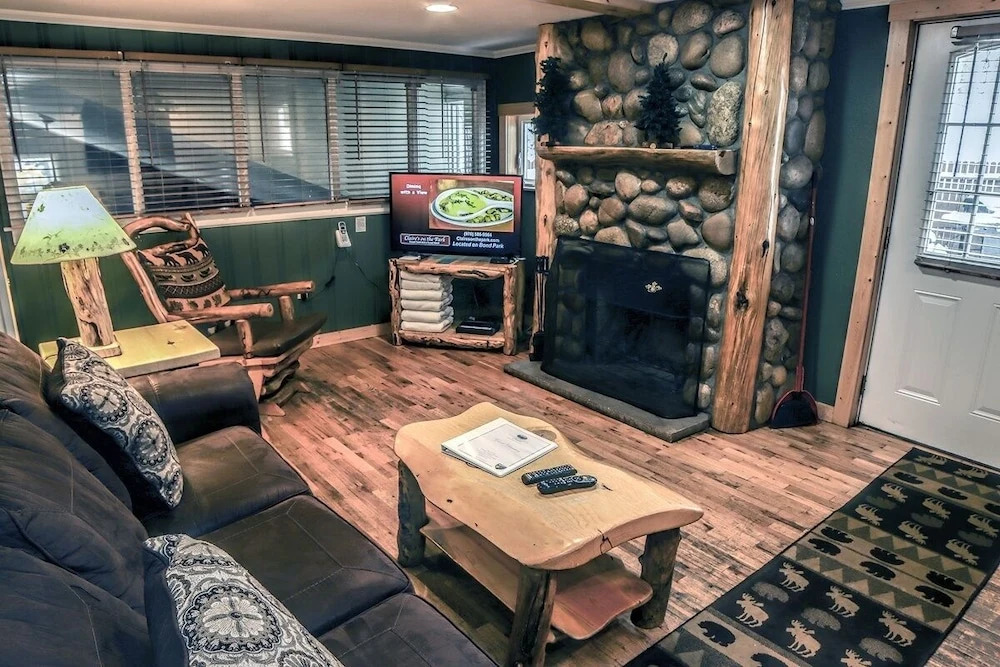 Timber Creek Chalets: 3 2 Bedroom Chalet