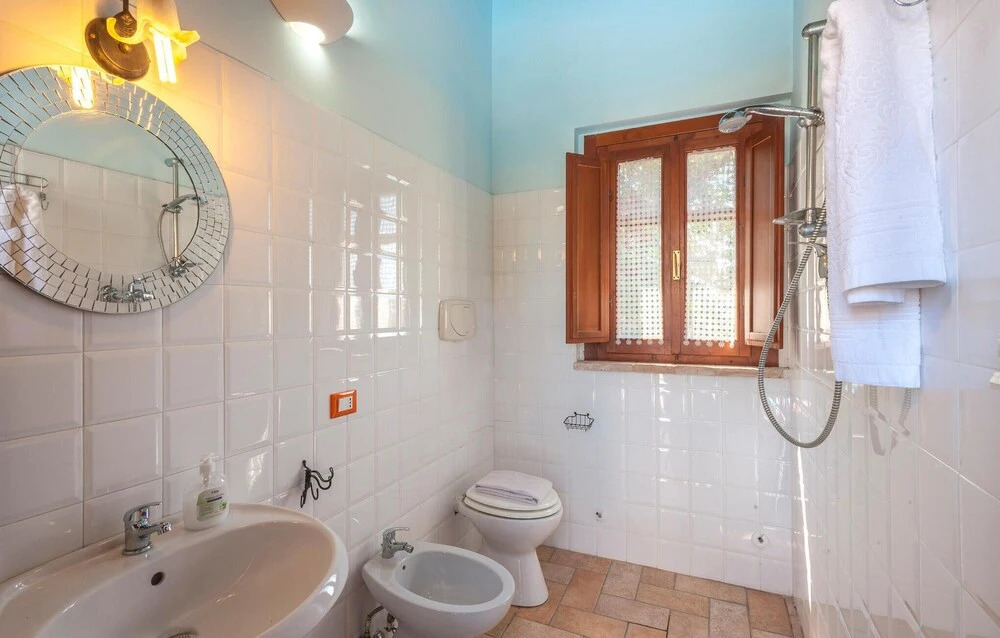 Lovely Home In Tolentino With Kitchen