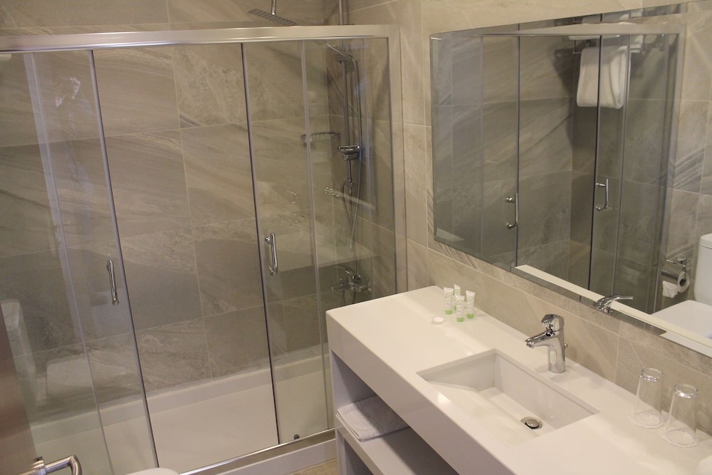 Raouche Rock Suites