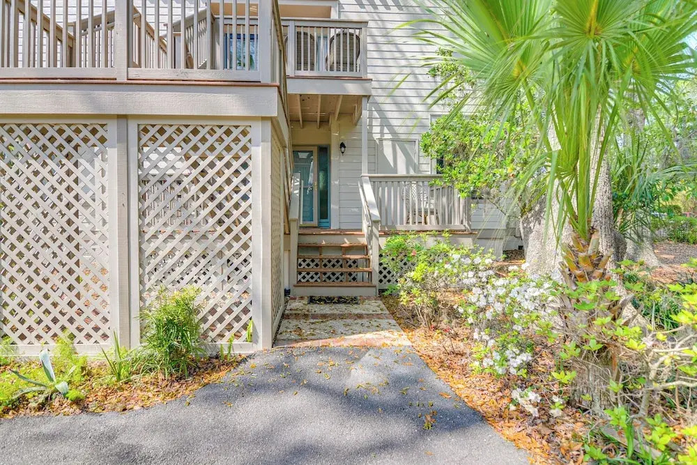 < 1 Mi to Beach: Condo w/ Community Perks in Hhi!