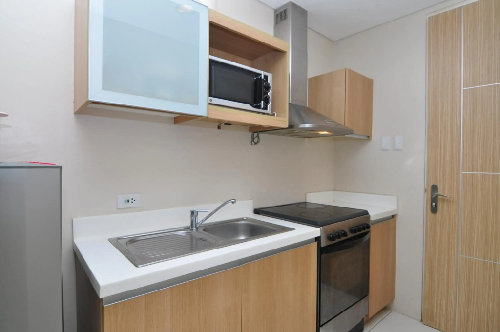 Miranda 306B by Raquel's Place at Pico de Loro