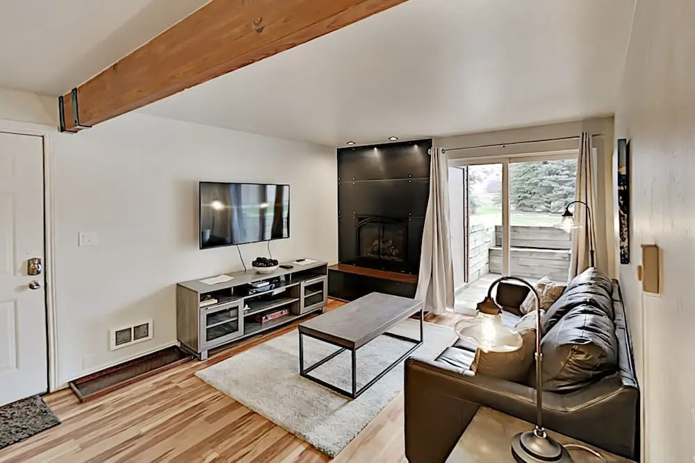 Luxurious Getaway Near Beaver Creek: Sleek Updates 2 Bedroom Condo