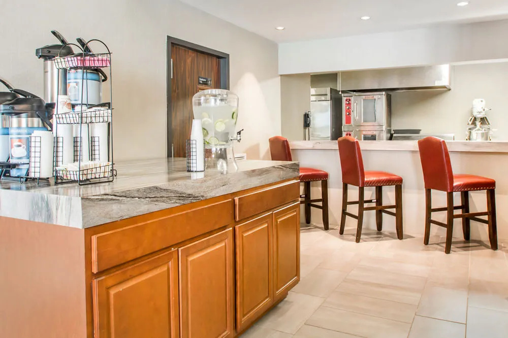 Clarion Inn & Suites Springfield