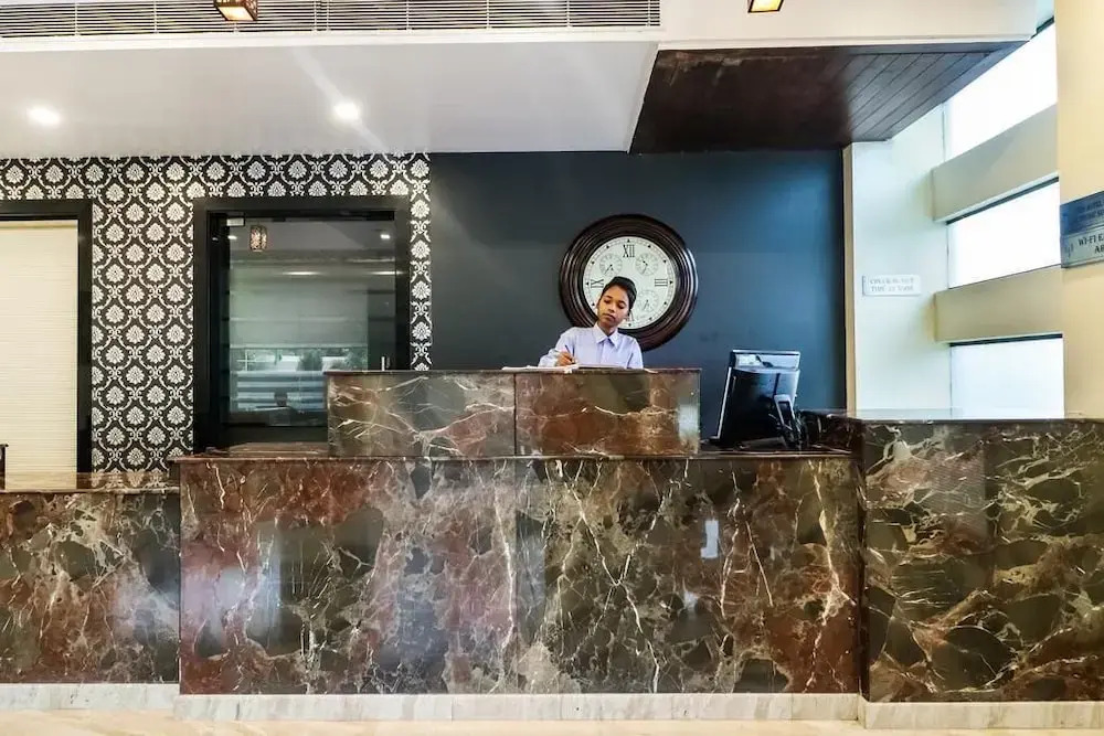 La Silver Leaf Hotel