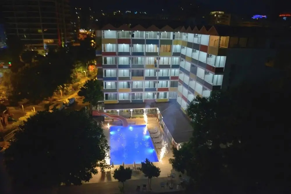 Vi̇va Beach Hotel