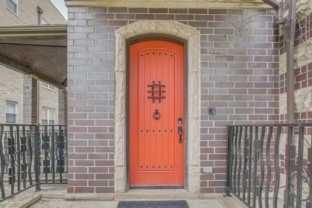 Steps to Lake & Beach! Multi-level Oakland Haven