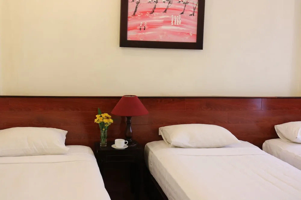 Nhi Trung Hotel