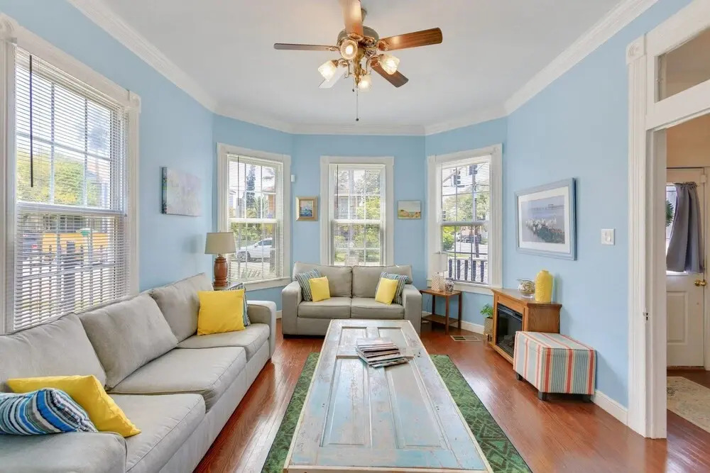 Fuller House Just 3 Blocks To Beach 3 Bedroom Home by Redawning