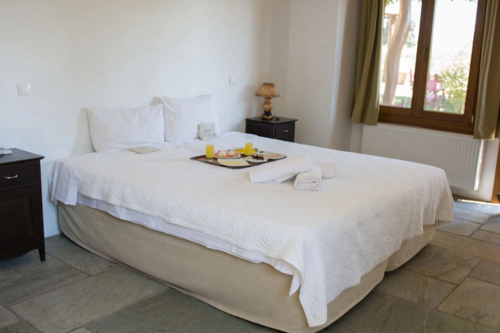 Alkifron Hotel