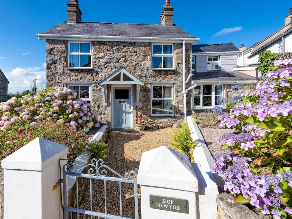 Snug Cottage With Lovely, Private Garden, Just Outside Abersoch