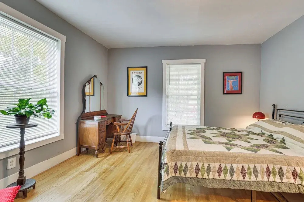 Farmhouse on 1 Acre Near Historic Dtwn Danville