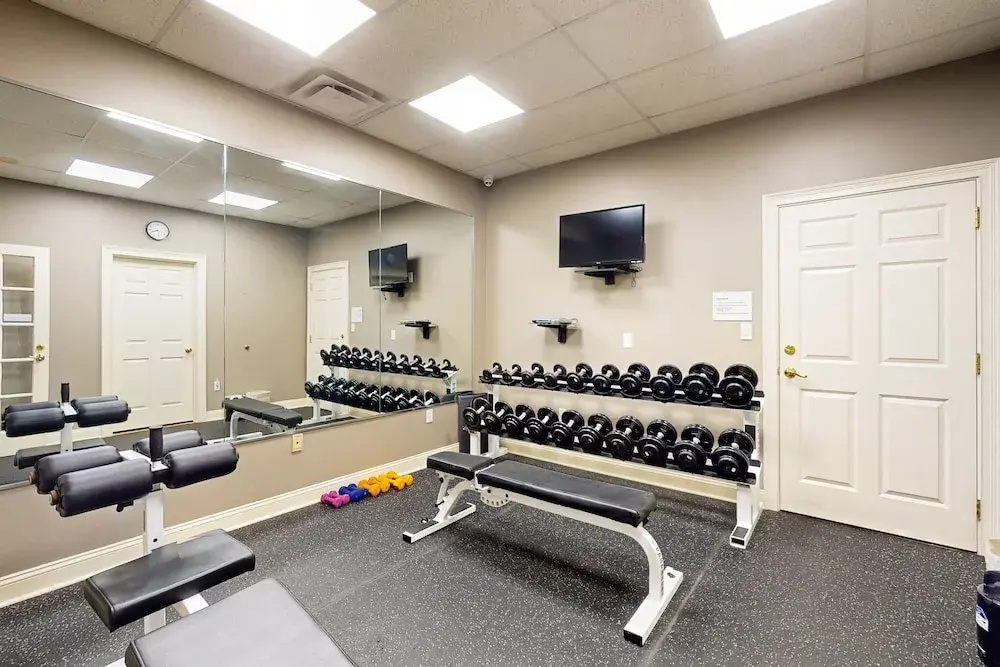 Spacious Condo With Pool, hot tub and Private Washer/dryer