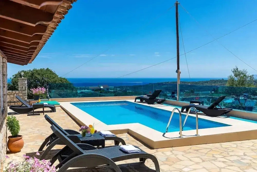 Escape to Paradise - Chania s Seaside Getaway