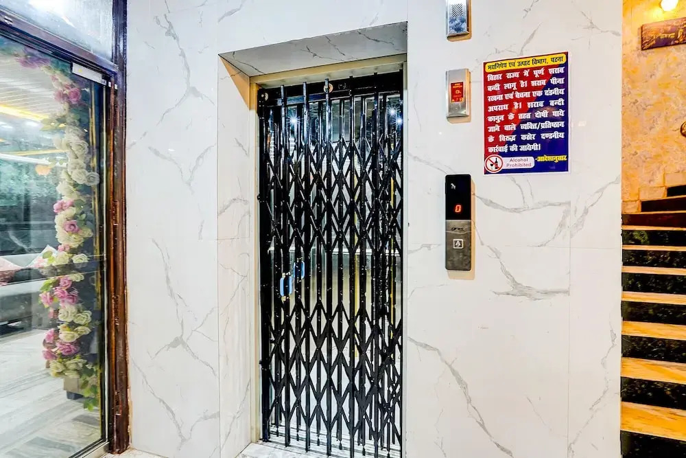 Fabhotel Dream Palace I
