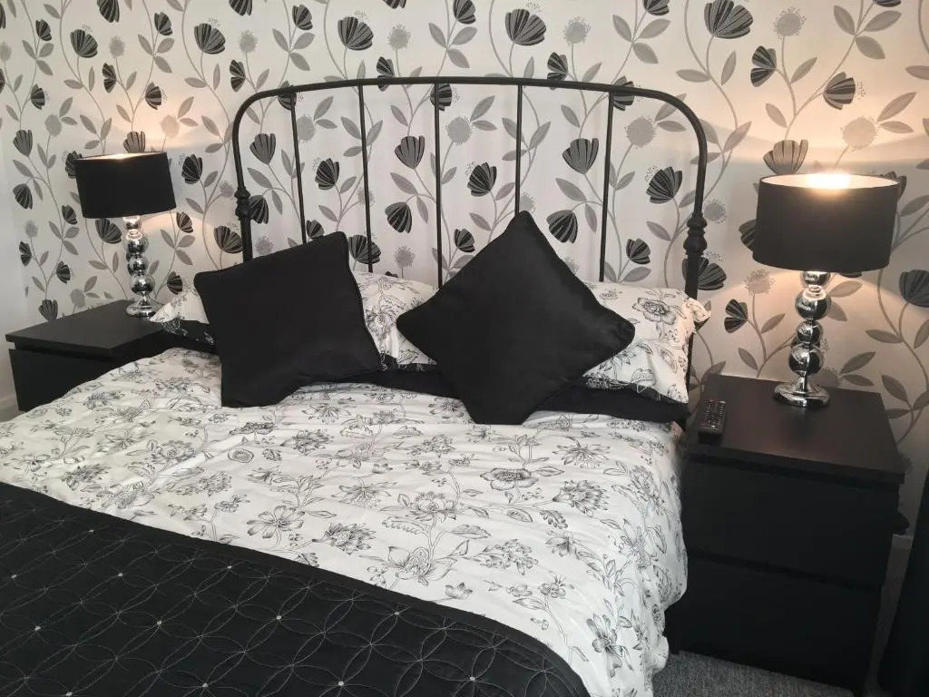 Luxury Portrush Holiday Homes - The Grange, Portrush Sleeps 12 - 6 bedrooms