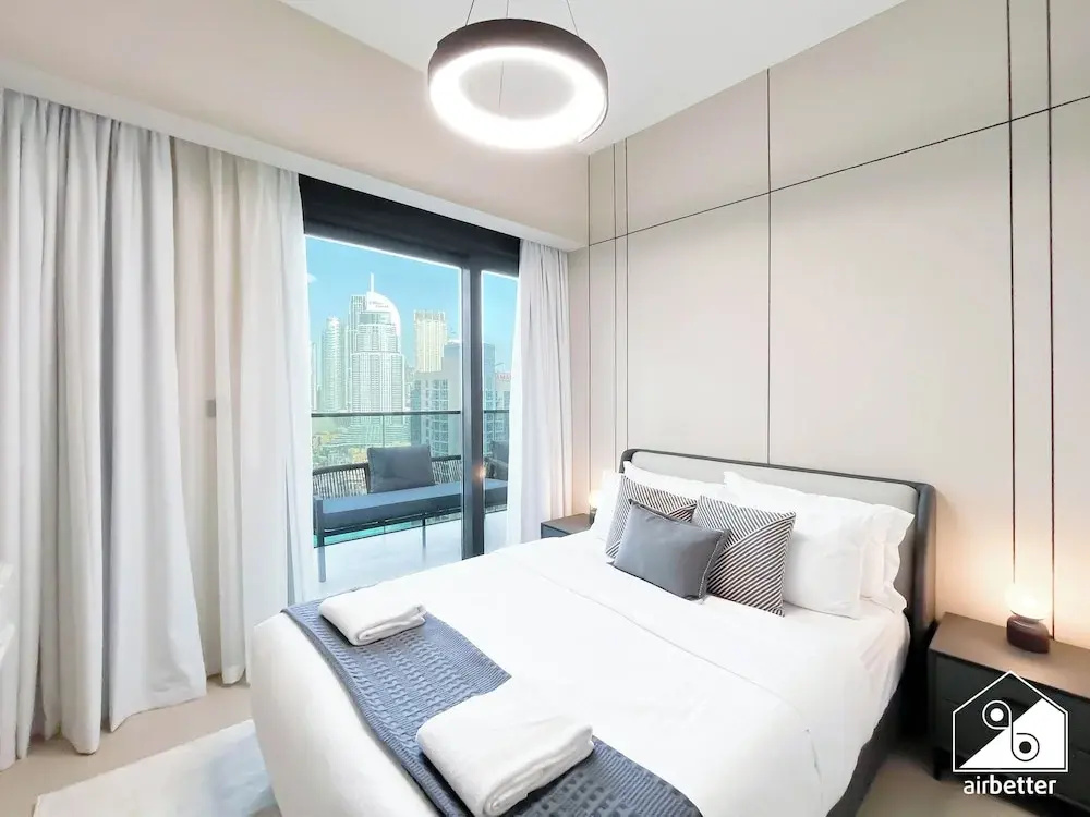 Skyline Elegance Fountain View 3BR in Downtown