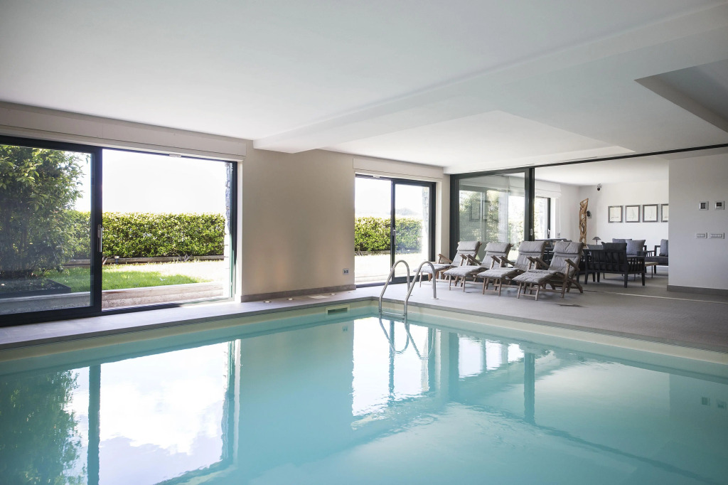 SUITE & POOL-Como House-160 mt-Private Indoor Swimming Pool, heated all year-Private Covered Parking-Private Garden and terrace-Fully equipped Kitchen