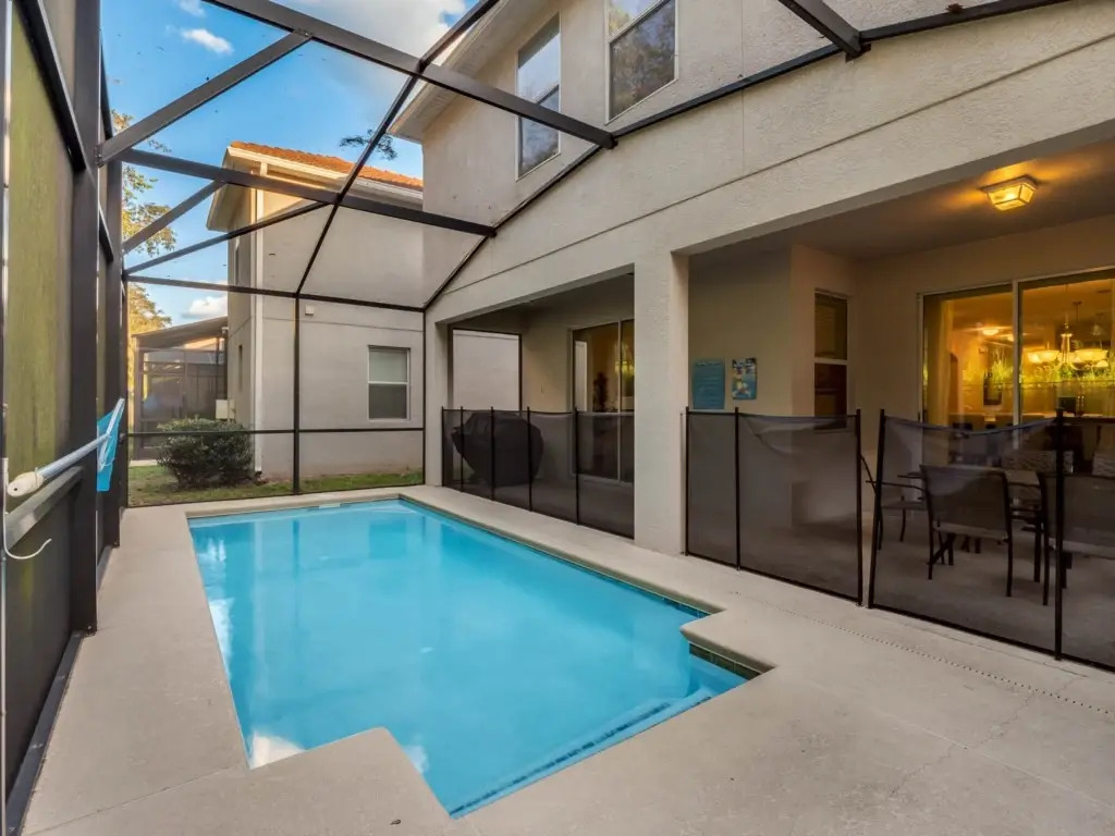 6 Bedrooms 5 Bathrooms Paradise Palms 8937 Cp