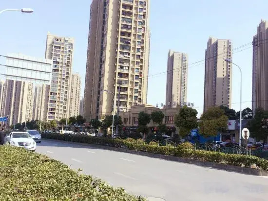 Pebble Motel (Shanghai Gucun Park Jutai Road)