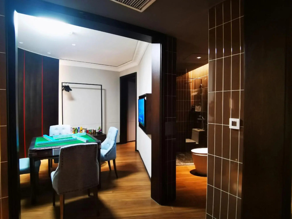 Aiju Hotel (Yingkou Bayuquan District Moon Lake Park Branch)