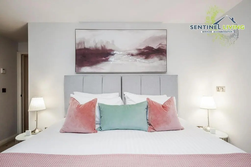 Sentinel Living Serviced Accommodation, Windsor, 2 Bedroom Apartment with Free Parking and WiFi