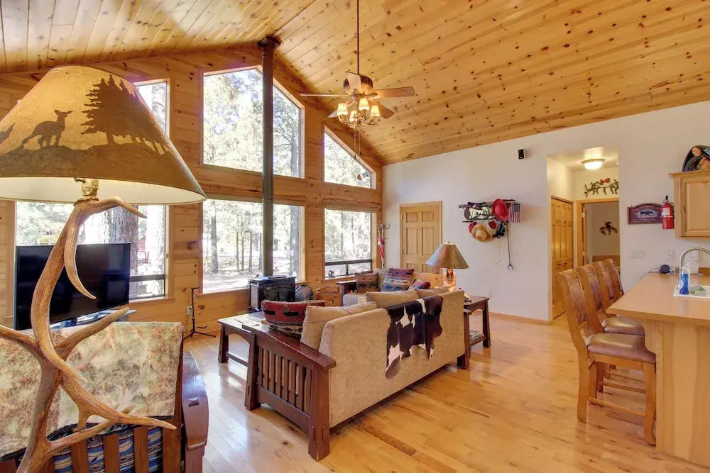 Scenic Deck + Horse Corral: Pinetop-lakeside Cabin
