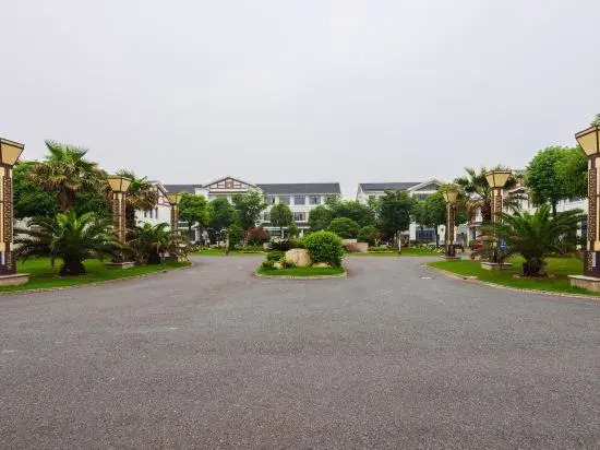 Mingzhu Lake Swan Garden Resort